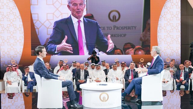 تصویر آرشیوی - دیدار بلر و کوشنر سال ۲۰۱۹ در بحرین بلر و کوشنر ایدههایی برای غزه پساجنگ را به ترامپ ارائه دادند