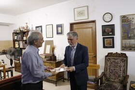 دیدار وزیر ارشاد با دو پیشکسوت هنری و قرآنی کرمان 