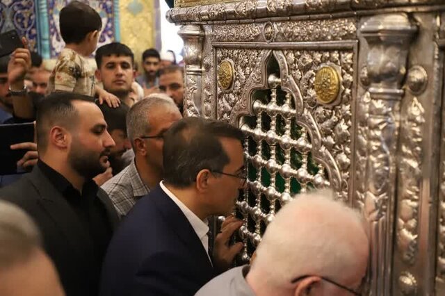 معاون رئیس‌جمهور حرم حضرت معصومه(س) را زیارت کرد