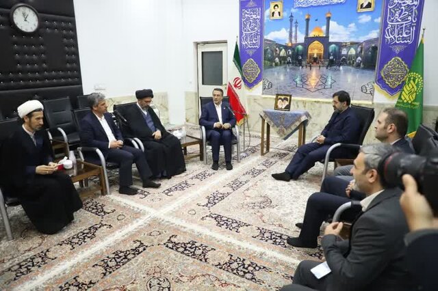 معاون رئیس جمهور حرم حضرت معصومه(س) را زیارت کرد