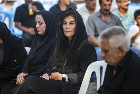 «فرح ناز حبیبی» فرزند دختر امامعلی حبیبی در مراسم ختم  سومین روز درگذشت پدرشان«امامعلی حبیبی» در بابل