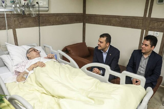 عیادت معاون علمی با چهره ماندگار فیزیک