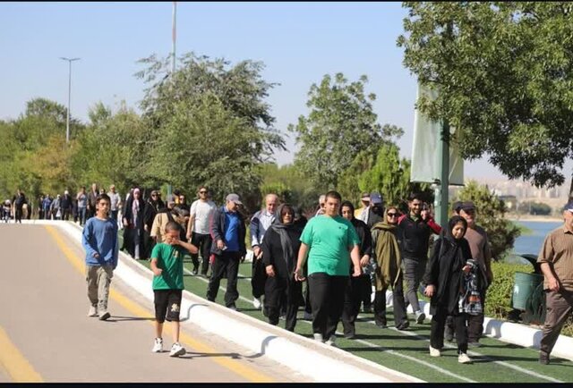 همایش پیاده‌روی خانوادگی گرامیداشت هفته دولت در اردبیل برگزار شد