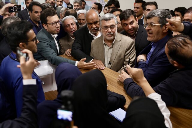 قول ویژه وزیر بهداشت برای حل مشکلات بیمارستان حکیم بهابادی قول ویژه وزیر بهداشت برای حل مشکلات بیمارستان حکیم بهابادی