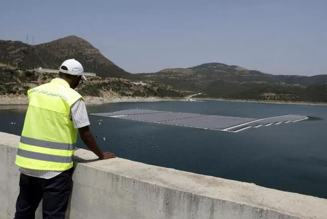 استفاده از پنلهای خورشیدی شناور برای حفظ آب و تولید برق