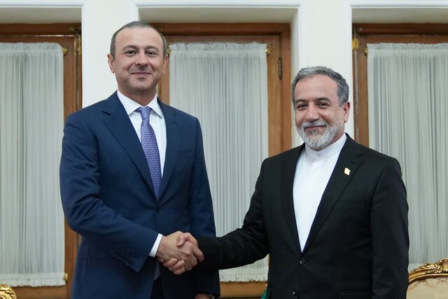 دیدار « آرمن گریگوریان» دبیر شورای عالی امنیت ملی ارمنستان با سید عباس عراقچی عراقچی: هیچ محدودیتی برای گسترش مناسبات بین ایران و ارمنستان وجود ندارد