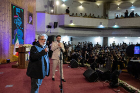 حسن پور شیرازی و فرزاد حسنی در پانزدهمین جشن منتقدان و نویسندگان سینمایی ایران