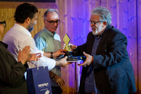 حسن پور شیرازی و حامد بهداد در پانزدهمین جشن منتقدان و نویسندگان سینمایی ایران