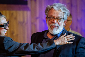 حسن پور شیرازی و همسرش در پانزدهمین جشن منتقدان و نویسندگان سینمایی ایران