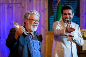 حسن پور شیرازی و فرزاد حسنی در پانزدهمین جشن منتقدان و نویسندگان سینمایی ایران