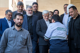 بازدید محمدرضا عارف، معاون اول رئیس جمهور و محمّدصادق معتمدیان استاندار تهران از خانه شهید محمدمهدی طهرانچی