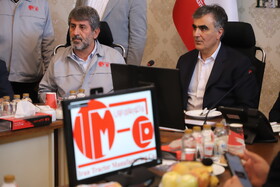 بازدید رییس کل بانک مرکزی از مجموعه تراکتورسازی ایران