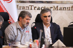 بازدید رییس کل بانک مرکزی از مجموعه تراکتورسازی ایران
