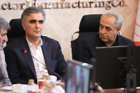 بازدید رییس کل بانک مرکزی از مجموعه تراکتورسازی ایران