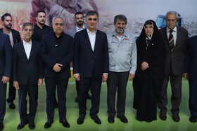 بازدید رییس کل بانک مرکزی از مجموعه تراکتورسازی ایران