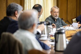لاریجانی: کدام ایرانی باغیرتی خواهان تحویل سلاح به دشمن است؟