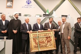 تجلیل از خانواده شهدا در اجلاس رؤسای دانشگاه ها و مؤسسات آموزش عالی،پزوهشی و فناوری در همدان