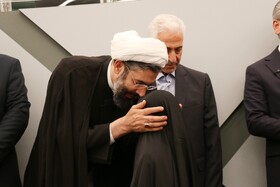 تجلیل از خانواده شهدا در اجلاس رؤسای دانشگاه ها و مؤسسات آموزش عالی،پزوهشی و فناوری در همدان