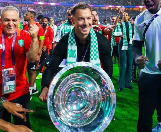 تمدید قرارداد به خاطر کسب دو جام تمدید قرارداد به خاطر کسب دو جام