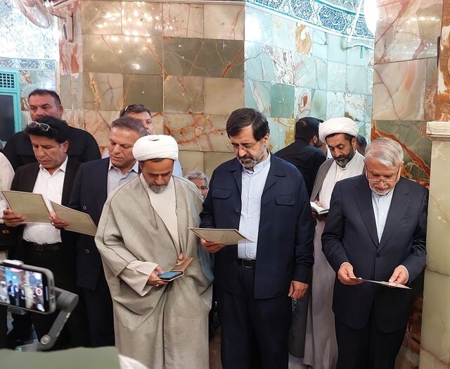 وزیر گردشگری حرم حضرت معصومه(س) را زیارت کرد