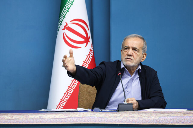 پزشکیان: به‌جای حل مشکل به دنبال تغییر افراد هستیم
