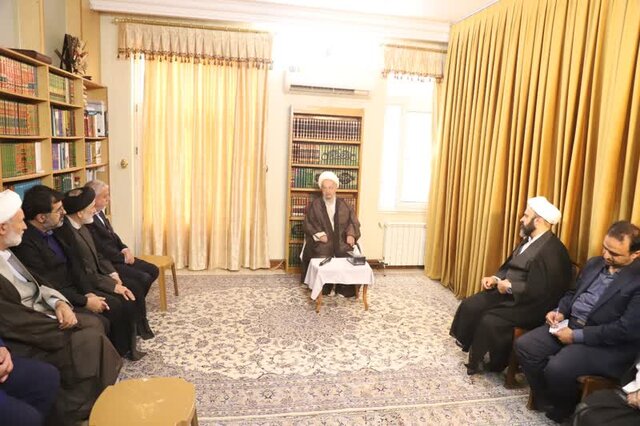 وزیر میراثفرهنگی با آیتالله مکارم شیرازی دیدار کرد وزیر میراثفرهنگی با آیتالله مکارم شیرازی دیدار کرد