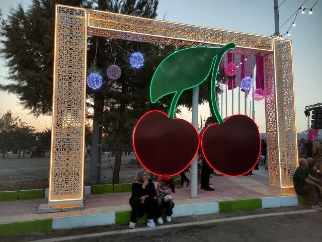 ششمین جشنواره ملی آلبالو در زنگنه ملایر برگزار شد