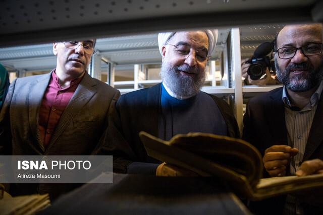 حسن روحانی کتابخانهاش را اهدا کرد حسن روحانی کتابخانهاش را اهدا کرد