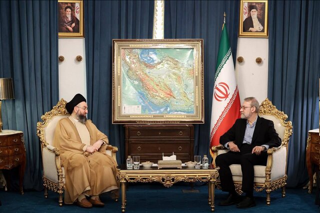 رایزنی حکیم و لاریجانی در تهران
