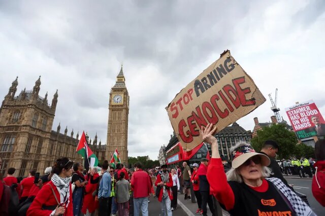 تظاهرات ضدجنگ در لندن خیابان دوطرفه تجارت سلاح میان اسرائیل و اروپا