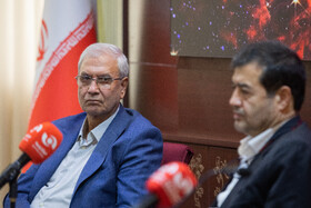  علی ربیعی، دستیار رئیس‌جمهور و احمد دنیامالی، وزیر ورزش و جوانان در امور اجتماعی در مراسم تجلیل از برگزیدگان المپیاد جهانی نجوم