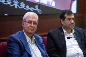  علی ربیعی، دستیار رئیس‌جمهور و احمد دنیامالی، وزیر ورزش و جوانان در امور اجتماعی در مراسم تجلیل از برگزیدگان المپیاد جهانی نجوم