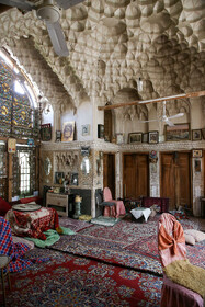 خانه تاریخی میرزا شفیع مشکی _ این خانه تاریخی بیش از ۴۰ سال است که به مالک شخصی فروخته شده که به دلیل نگهداری نامناسب و بعضاً فرونشست زمین، اکثر بخش‌های این خانه تاریخی تخریب و یا به‌صورت کامل نابود شده است.