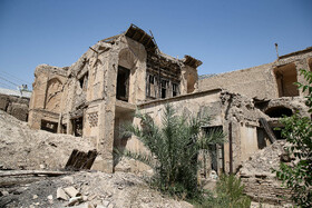 خانه تاریخی میرزا شفیع مشکی _ این خانه تاریخی بیش از ۴۰ سال است که به مالک شخصی فروخته شده که به دلیل نگهداری نامناسب و بعضاً فرونشست زمین، اکثر بخش‌های این خانه تاریخی تخریب و یا به‌صورت کامل نابود شده است.