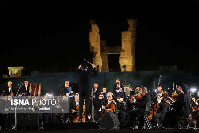 اجرای ارکستر فیلارمونیک چالش کنسرت در تخت جمشید و پاسخ مدیر پایگاهها به نگرانیها