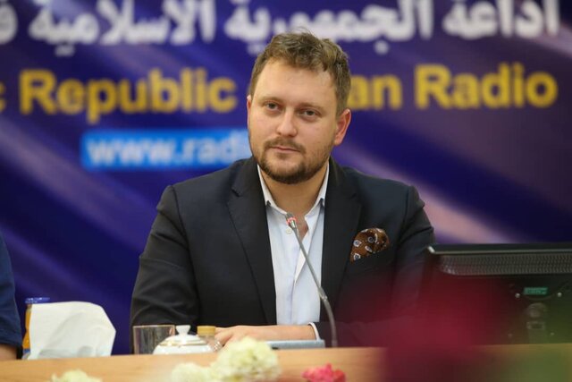 نمی‌توانم درباره خیلی از موضوعاتِ ایران صحبت کنم چون بازخواست می‌شوم