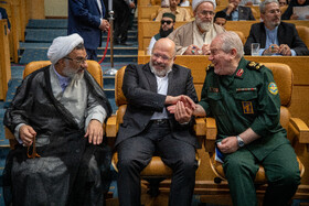 سردار سید یحیی رحیمصفوی، مشاور رهبری، خالد القدومی، نماینده حماس و  عبدالحسین خسروپناه، دبیر شورای انقلاب فرهنگی در سی و نهمین کنفرانس بین المللی وحدت اسلامی