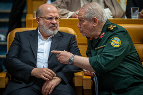 سردار سید یحیی رحیمصفوی، مشاور رهبری و خالد القدومی، نماینده حماس در سی و نهمین کنفرانس بین المللی وحدت اسلامی