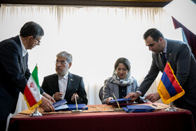 امضای تفاهم نامه بین ژانا آندریاسیان، وزیر آموزش، علوم، فرهنگ و ورزش جمهوری ارمنستان و حسین سیمایی صرف، وزیر علوم