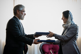 امضای تفاهم نامه بین ژانا آندریاسیان، وزیر آموزش، علوم، فرهنگ و ورزش جمهوری ارمنستان و حسین سیمایی صرف، وزیر علوم