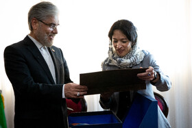 امضای تفاهم نامه بین ژانا آندریاسیان، وزیر آموزش، علوم، فرهنگ و ورزش جمهوری ارمنستان و حسین سیمایی صرف، وزیر علوم