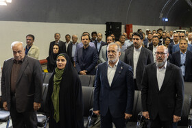 از راست- حسین دهقان رئیس بنیاد مستضعفان، مسعود پزشکیان، رئيس‌جمهور و فرزانه صادق، وزیر راه و شهرسازی در آیین بهره‌برداری از باند شرقی منطقه دو آزادراه تهران - شمال