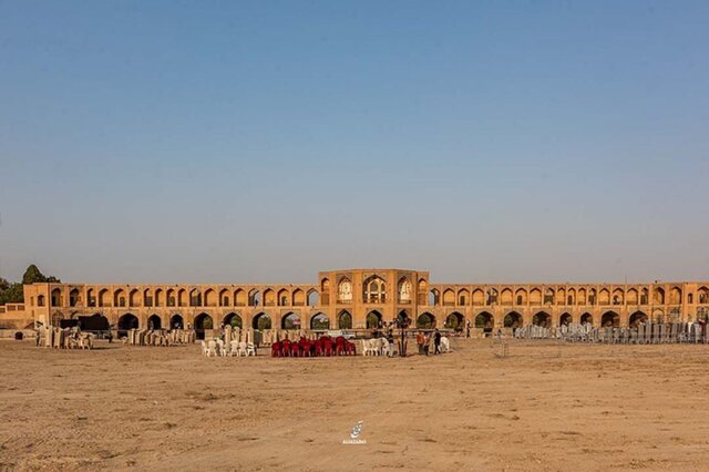 کنسرت روی بستر خشک زاینده‌رود/ شادی بر پیکر بحران یا تعرض به میراث؟