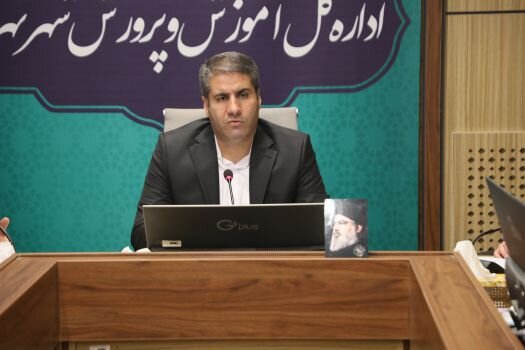 دانش‌آموزان برای دریافت کتب درسی به مدارس خود مراجعه کنند/ کمبود معلم در تهران نداریم