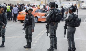 افزایش اقدامات نظامی ارتش اشغالگر در اطراف قدس/ ۳ فلسطینی در یورش شهرک‌نشین‌ها زخمی شدند
