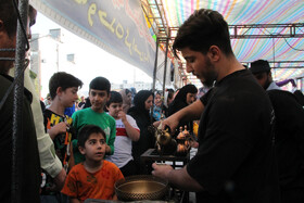 برپای غرفه ها و مواکب خدمت رسانی در کنار جشن بزرگ میلاد پیامبر در کرمانشاه