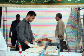 برپای غرفه ها و مواکب خدمت رسانی در کنار جشن بزرگ میلاد پیامبر در کرمانشاه