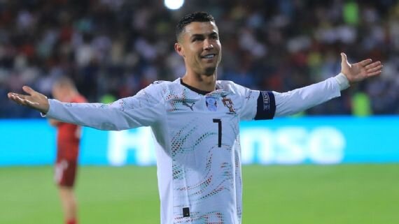 مارتینس: رونالدو مانند یک جوان می‌دود و می‌جنگد