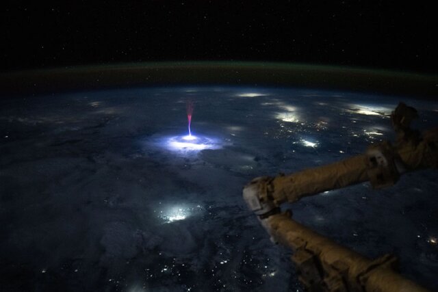 عکس روز ناسا از یک فوران جوی بزرگ عکس روز ناسا از یک فوران جوی بزرگ