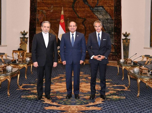 دیدار عراقچی و گروسی با رئیس‌جمهور مصر 